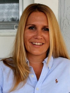 carrie carlton lead therapist at beachway head shot